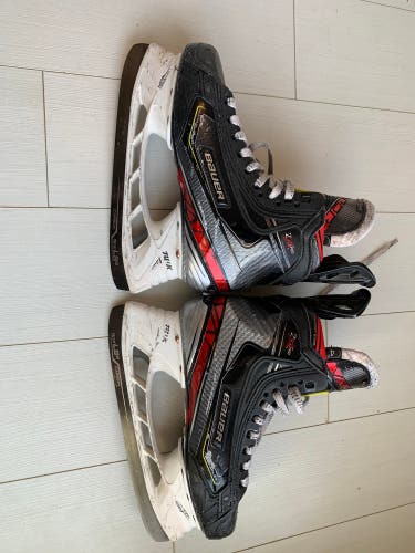 Junior Bauer Regular Width Size 4 Vapor 2X Pro Hockey Skates