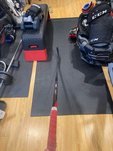 Senior Right Handed P28M Pro Stock Catalyst 9X Hockey Stick