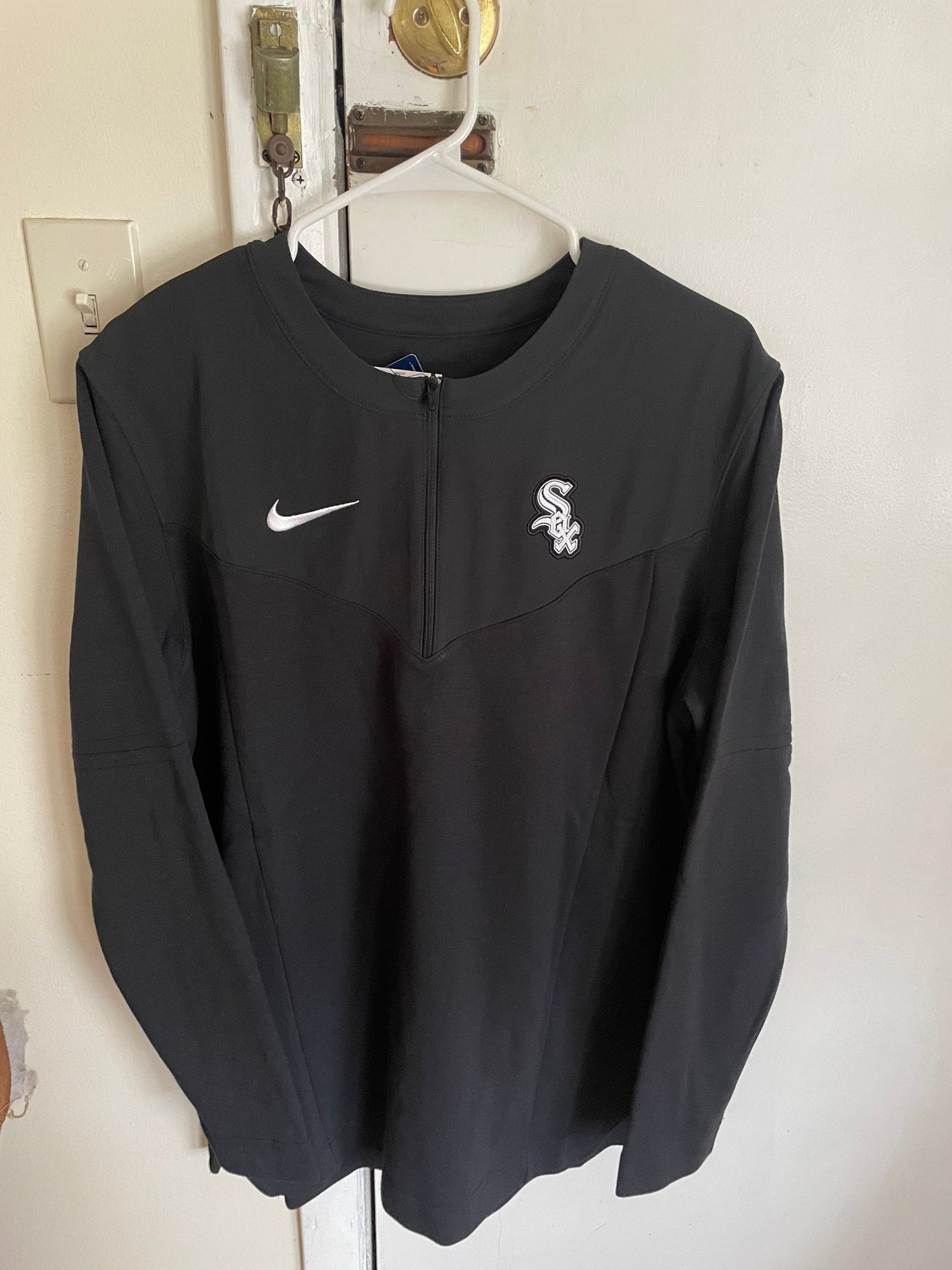 Nike Overview (MLB Chicago White Sox) Men's 1/2-Zip Jacket.