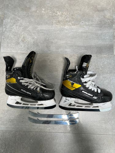 Used Bauer Size 5 Supreme UltraSonic Hockey Skates