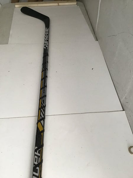 Used Easton V5E 65 Flex Pattern E3 Senior One Piece Sticks