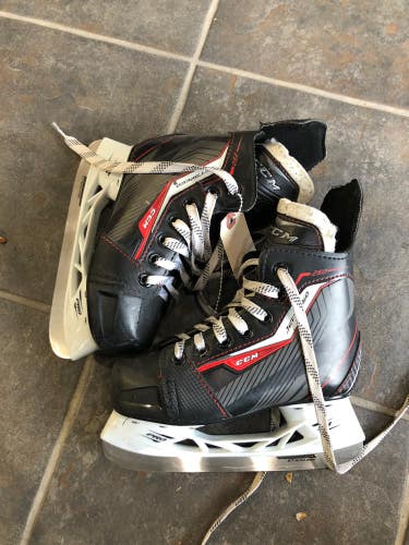 Youth Used CCM JetSpeed 250 Hockey Skates D&R (Regular) 12.0