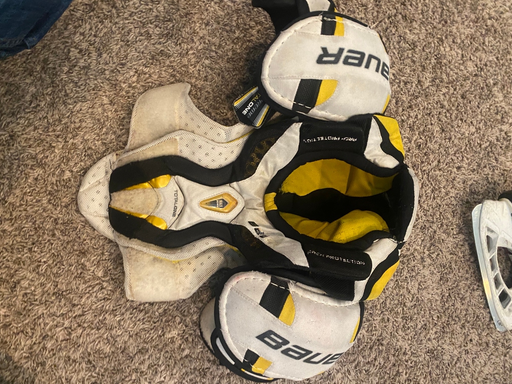 Used Small Bauer  Supreme Total One Shoulder Pads