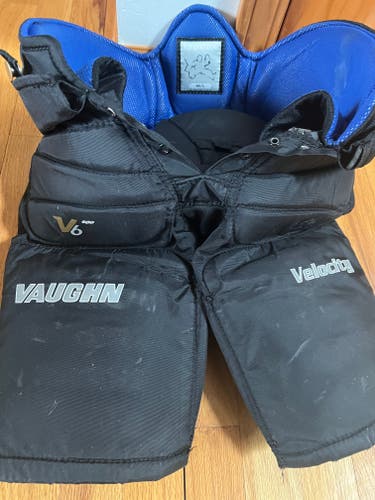 Used Vaughn Junior Velocity V6 800 Goalie Pants Medium/Small