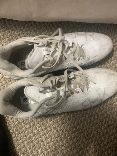 Under armor soccer cleats 11.5 USED