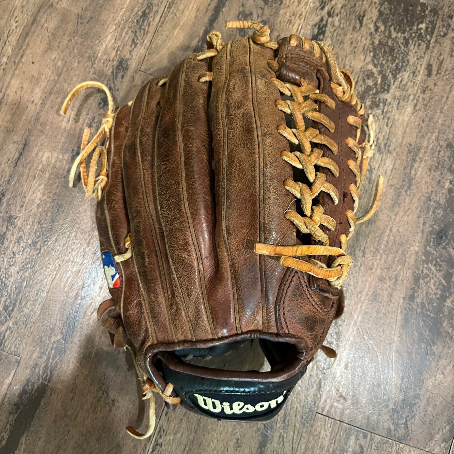 NICE UNDER-RATED- Leather Regent R/H Throw Doug Decinces Signature Baseball  Glove 11.5 Game Ready