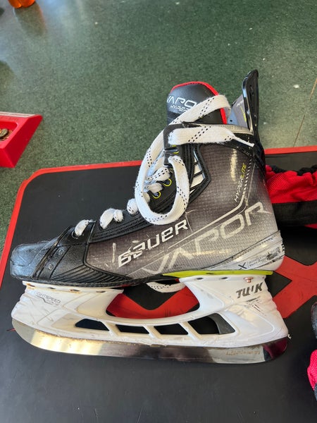 Used Bauer Size 7.5 Vapor Hyperlite Hockey Skates