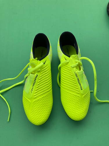 Used Yellow Nike Phantom Soccer Cleats Size Women’s 6.5 (Men’s 5.5)