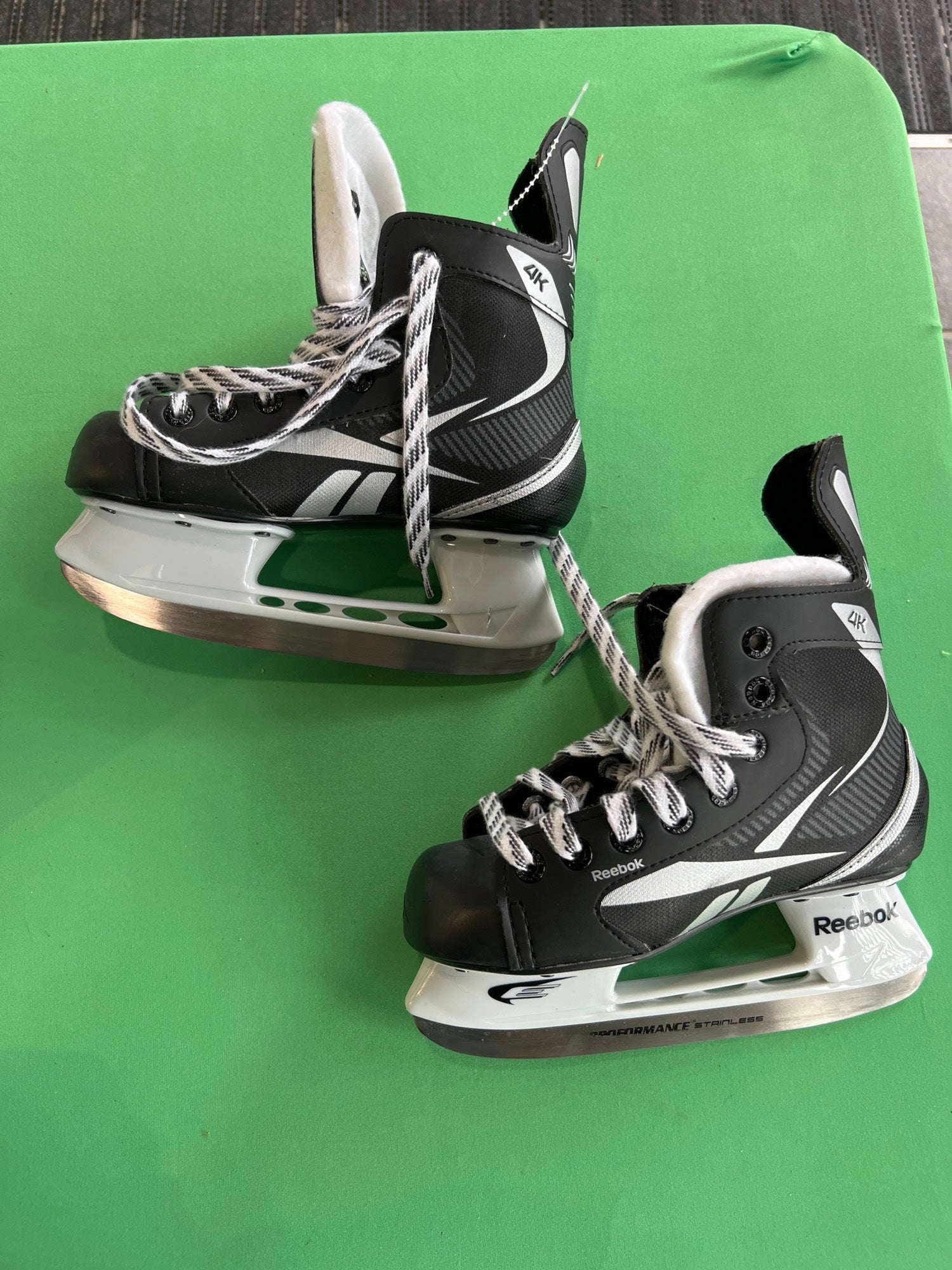 gespannen Afwijzen paus Junior Used Reebok 4K Hockey Skates D&R (Regular) 1.0 | SidelineSwap