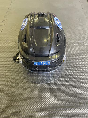 Used Medium Bauer Re-Akt 150 Helmet