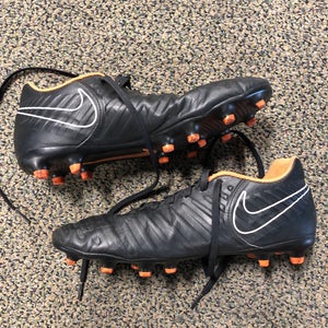 Black Used Men's 7.5 (W 8.5) Molded Nike Cleats