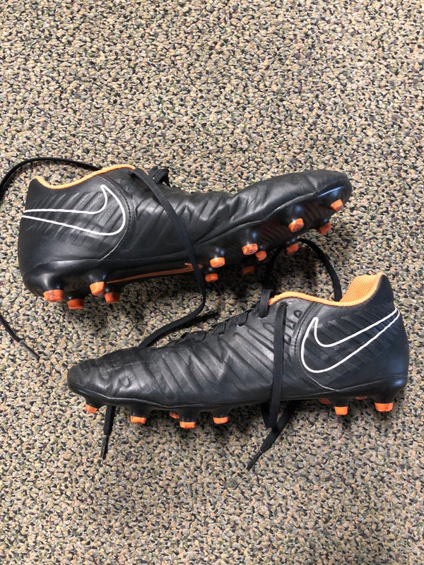 Black Used Men's 7.5 (W 8.5) Molded Nike Cleats