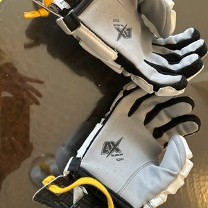 New Player's Under Armour Lacrosse Gloves Extra Large