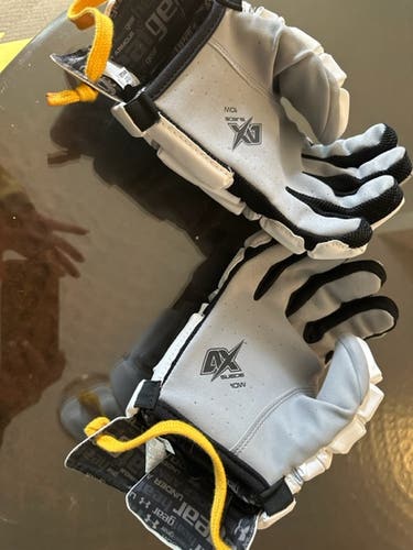 New Player's Under Armour Lacrosse Gloves Extra Large