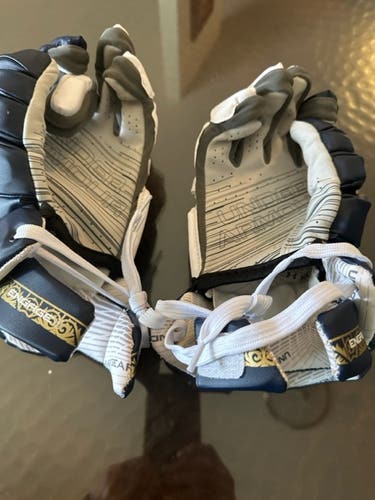 New Player's Under Armour Engage Lacrosse Gloves Extra Large
