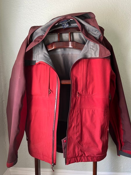 Red Men's Adult Used Medium Arc’teryx Ski Jacket