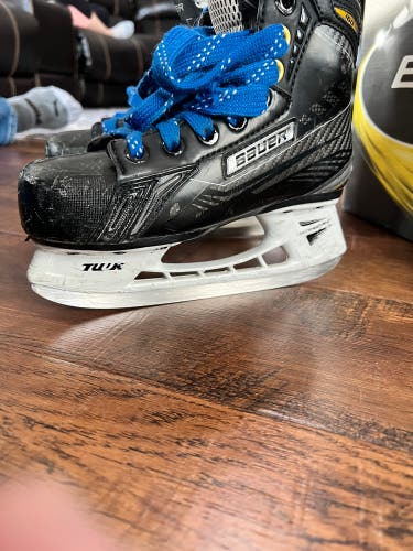Used Bauer Regular Width Size 13 Supreme 160 Hockey Skates