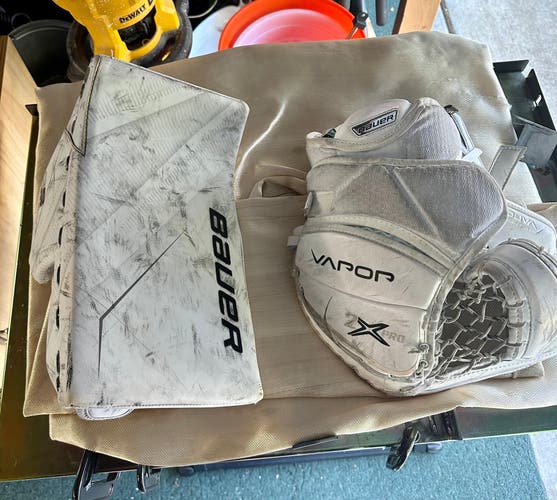 Senior Bauer 2x Pro full right glove and blocker set