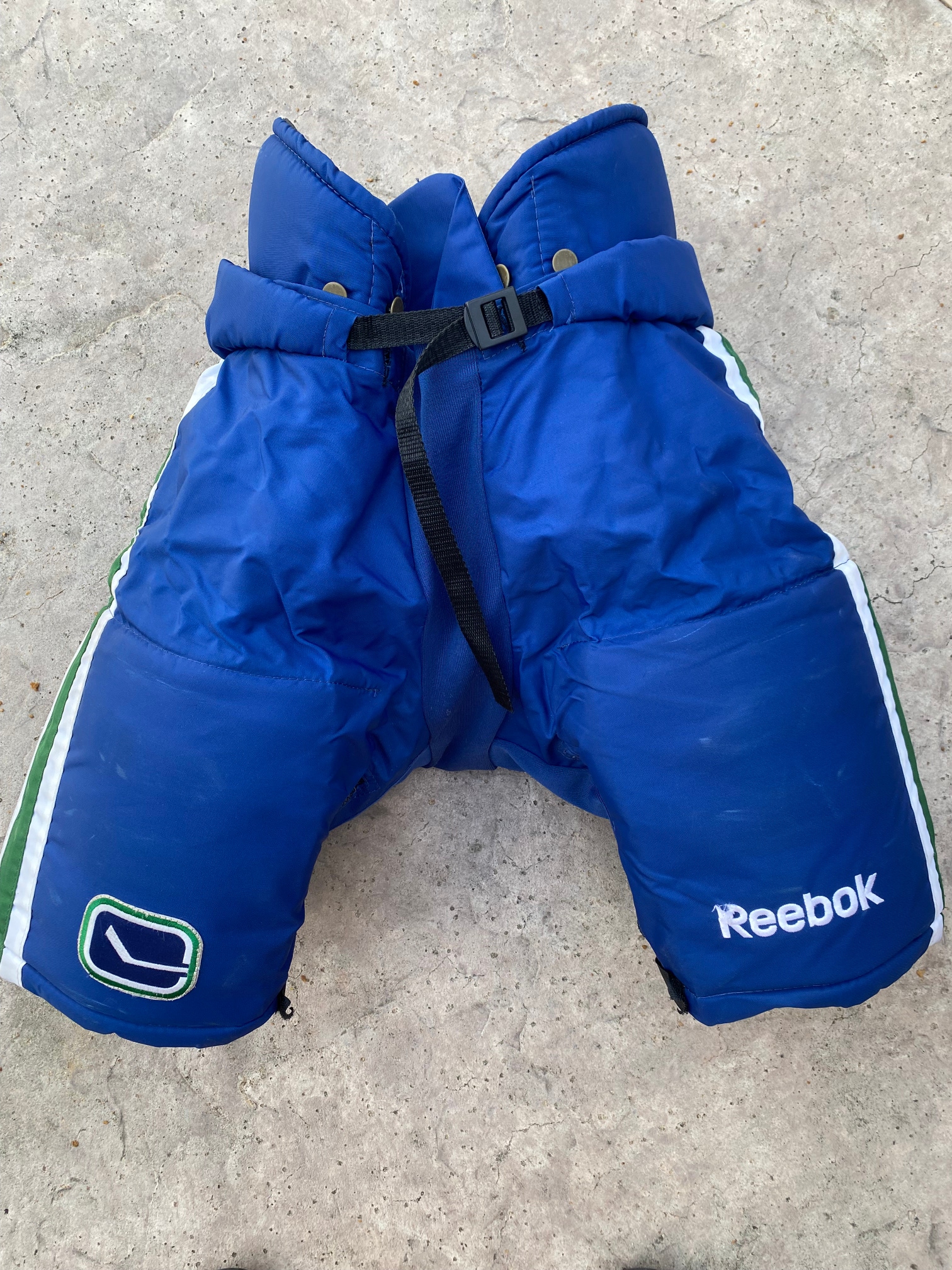 Reebok HP7000 Pro Stock Hockey Pants Vancouver Canucks Medium 3912