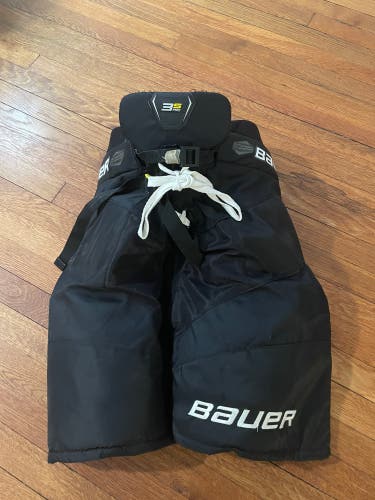 Intermediate Large Supreme 3s Pro Hockey Pants. Great Condition