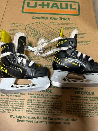 Used CCM Size 8 Super Tacks Hockey Skates
