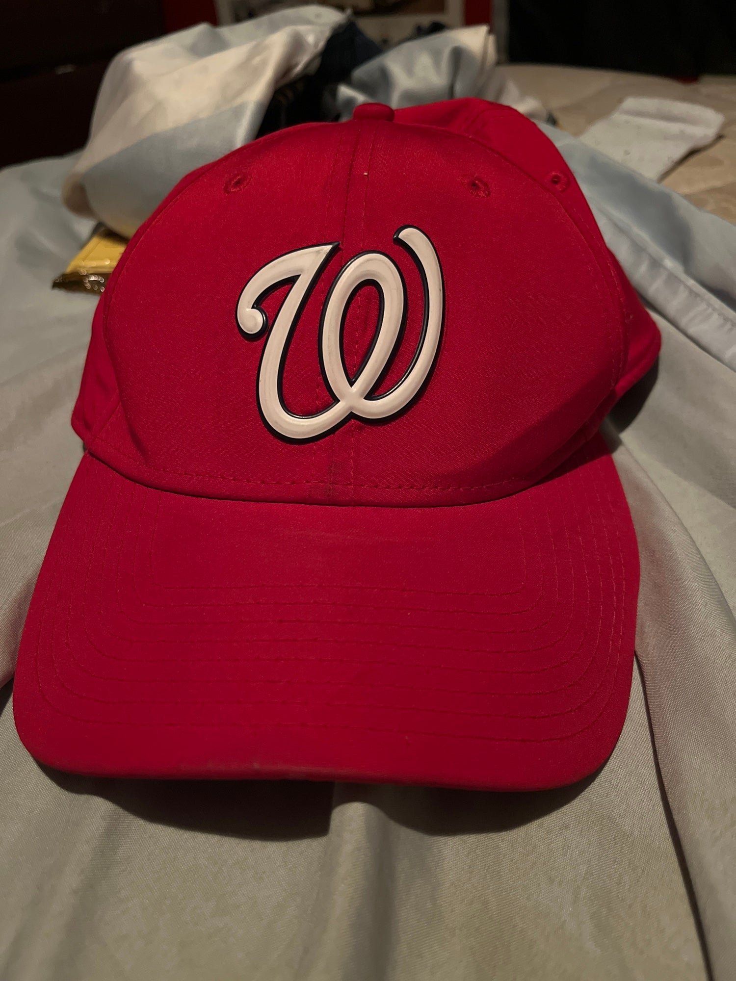 Lot - WASHINGTON NATIONALS CLOTHING INCLUDING A JERSEY AND A HAT