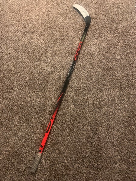 Senior Right Handed P92M Pro Stock Vapor 2x Team Hockey Stick