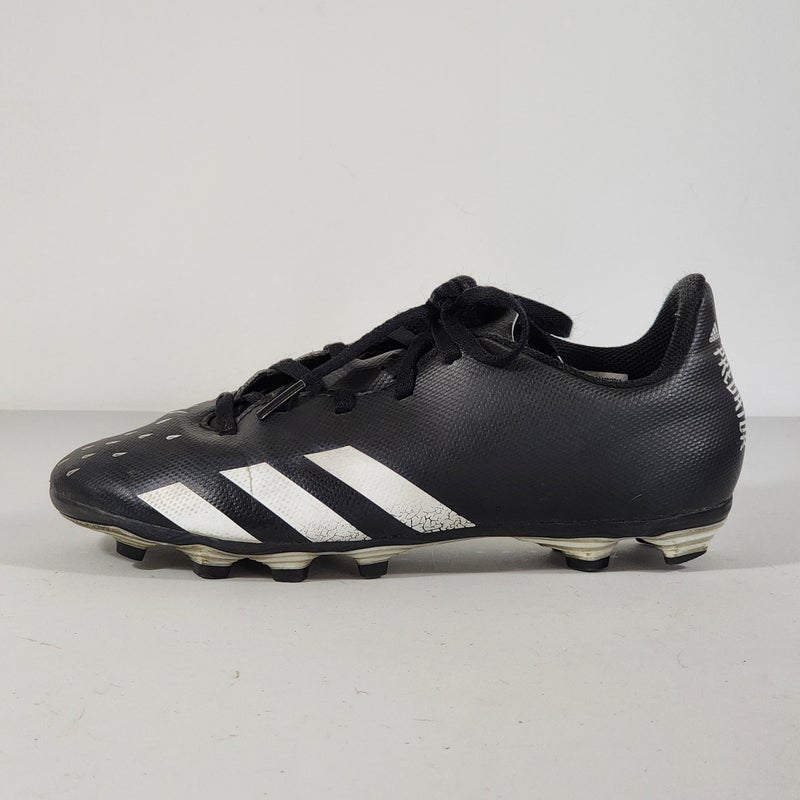 Adidas Predator Freak .4 Firm Ground Boys Size 5 Black/White Soccer Cleats Shoes
