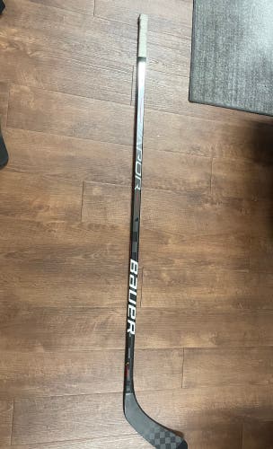 Senior Left Hand P92 Vapor Hyperlite Hockey Stick