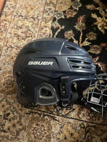 Used Large Bauer Re-Akt 200 Helmet