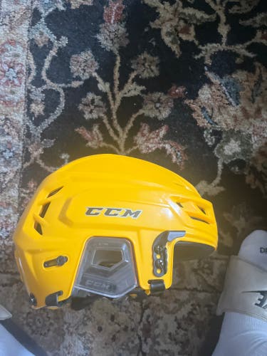 New Medium CCM Tacks 310 Helmet