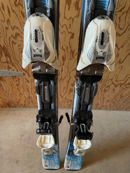 中古スキー　レディース　Volkl　Attiva 149cm ポール付き 中古スキー レディース Volkl Attiva 149cm ポール付き 中古