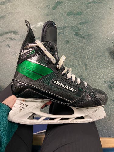 Senior Bauer Size 5 Supreme UltraSonic Hockey Skates