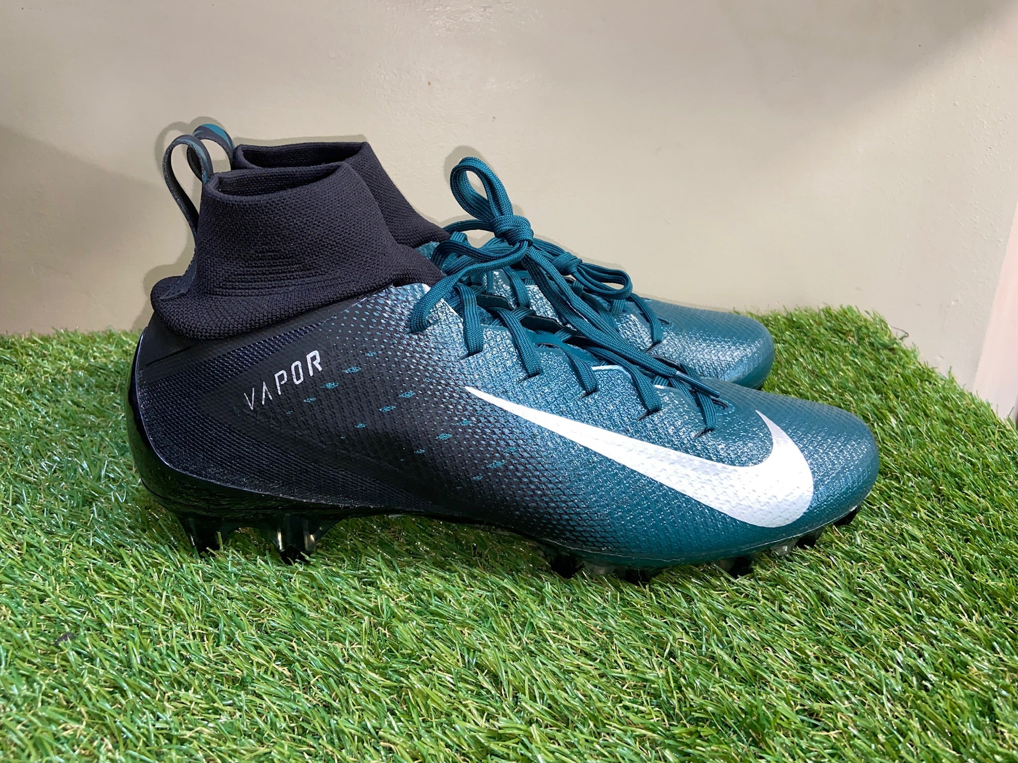 Looks like the Eagles are switching over to the new Nike Vapor