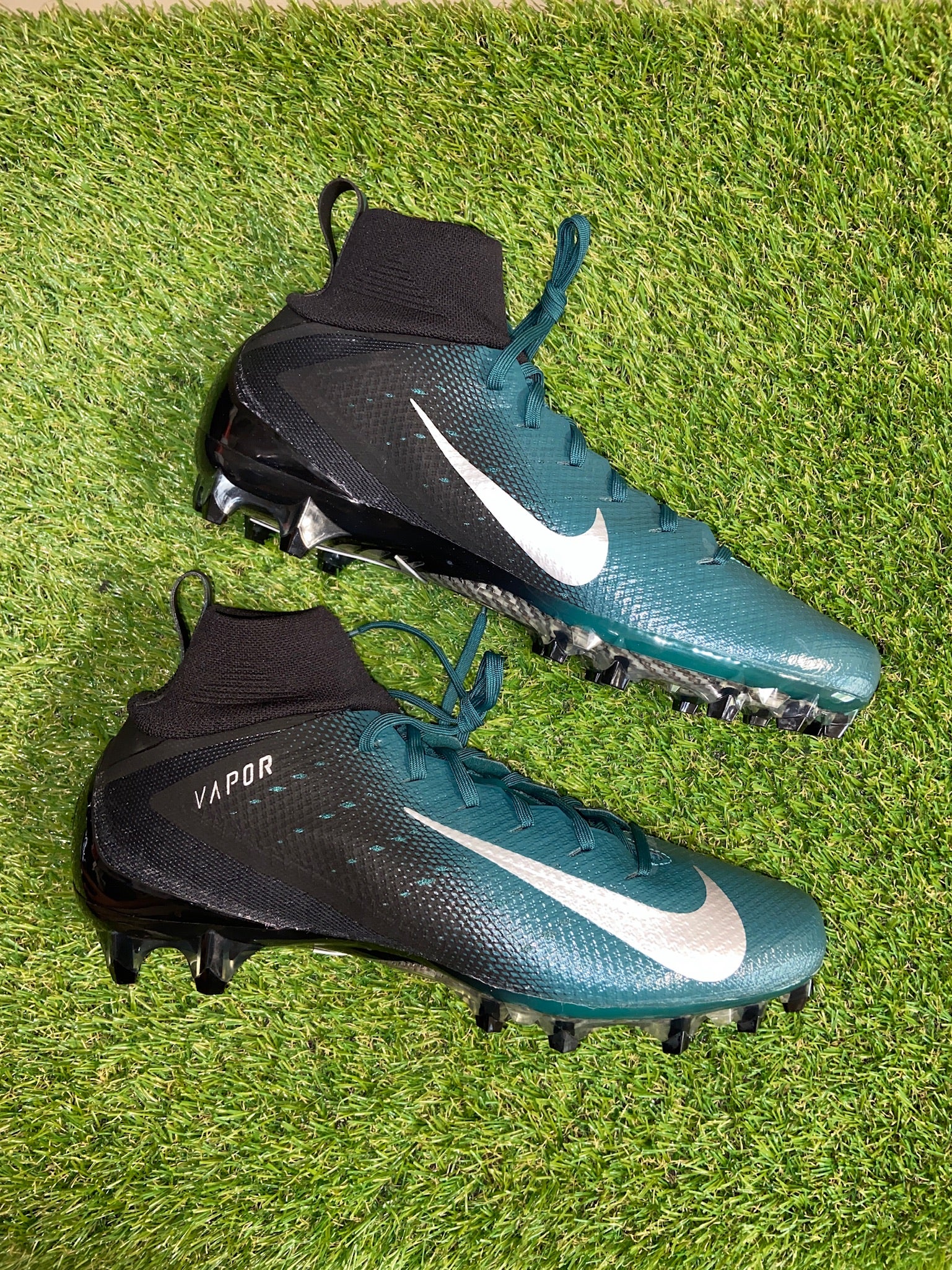 Looks like the Eagles are switching over to the new Nike Vapor