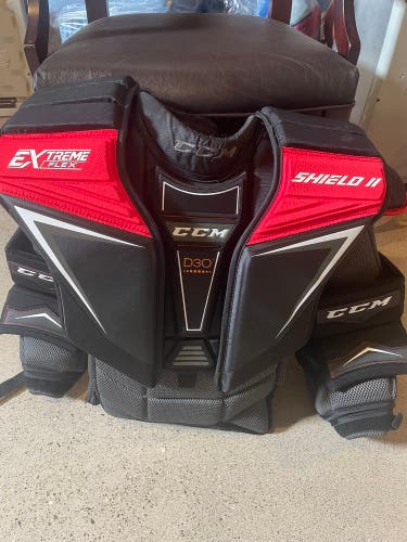 New Large CCM Extreme Flex Shield II Goalie Chest Protector