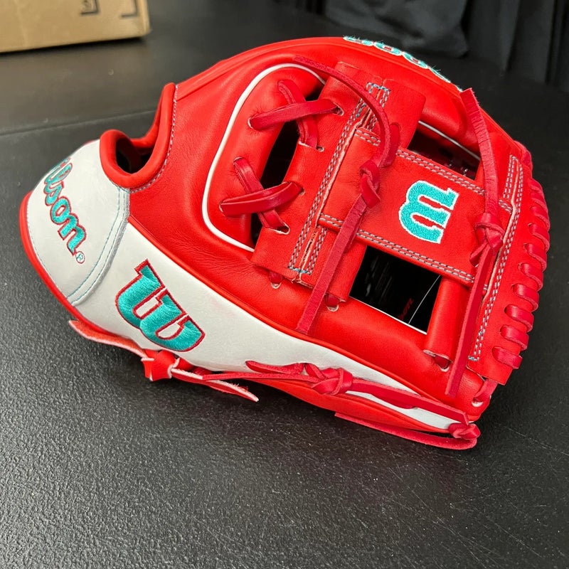 Wilson April 2023 Glove of The Month Bobby Witt Jr A2000 WBW1013681175 11.75 Baseball Fielder's Glove