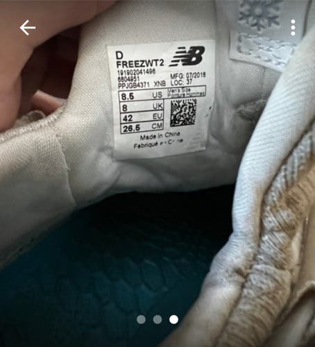 White Adult Used Size 8.5 (Women's 9.5) Molded Cleats New Balance Mid Top Freeze