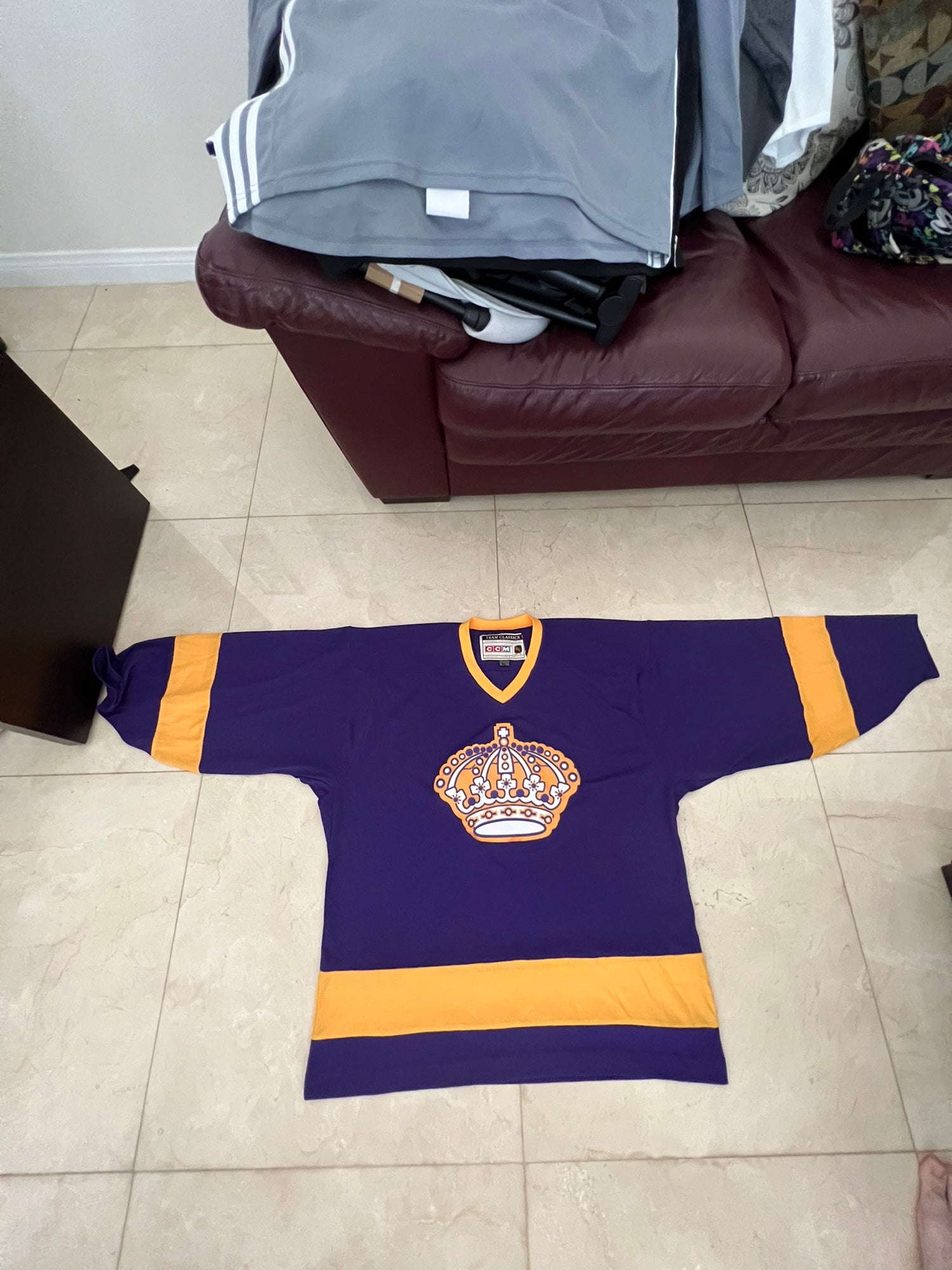 Los Angeles Kings Youth - CCM Vintage Jersey Crew NHL Long Sleeve T-Shirt  :: FansMania