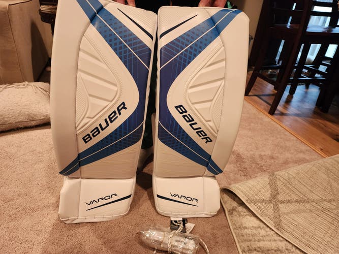New with tags still attached  30"+1  Bauer Vapor X900 Goalie Leg Pads
