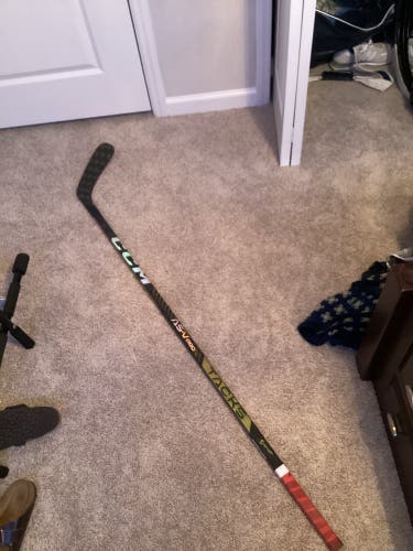 Senior Right Handed P29  Super Tacks AS-V Pro Hockey Stick