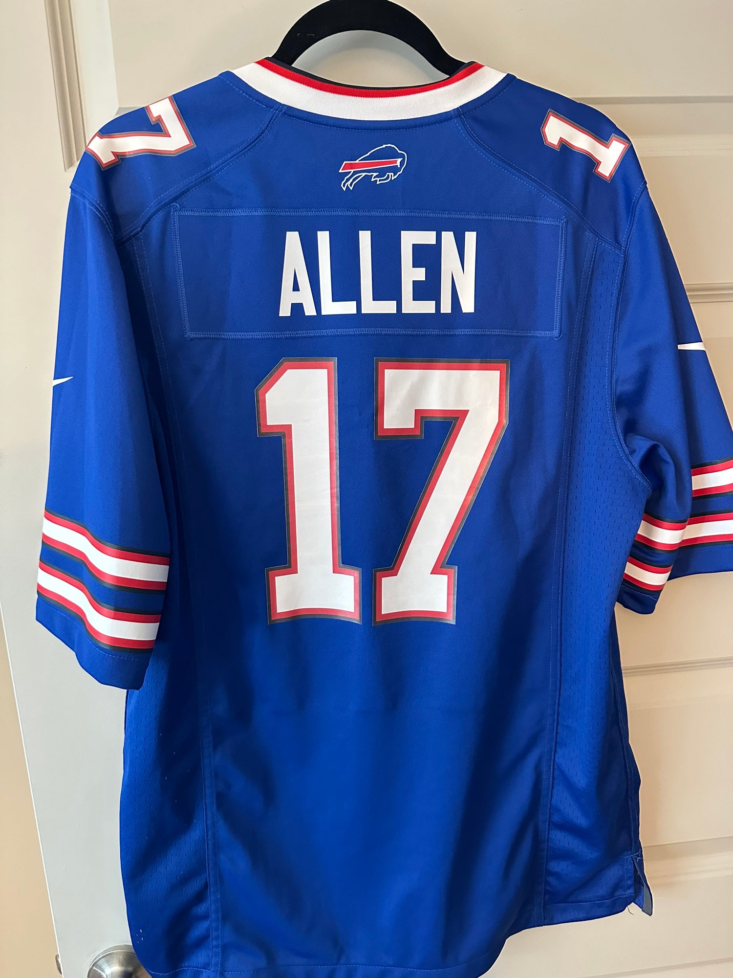 Buffalo Bills QB Josh Allen #17 Blue Jersey Men's Size M NWT -No