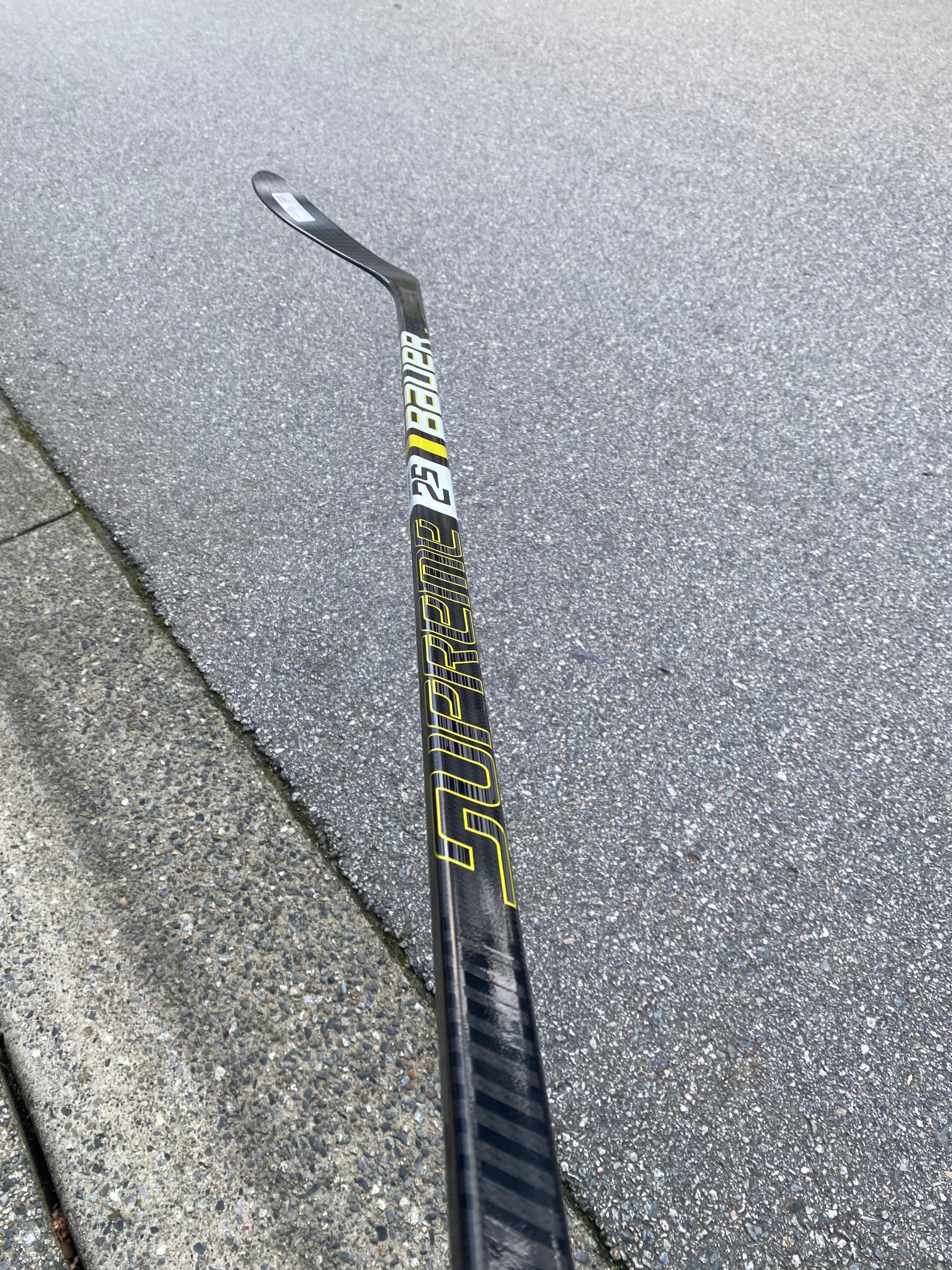 NEW Bauer Supreme 2S Hockey Stick (P28, 65 flex)
