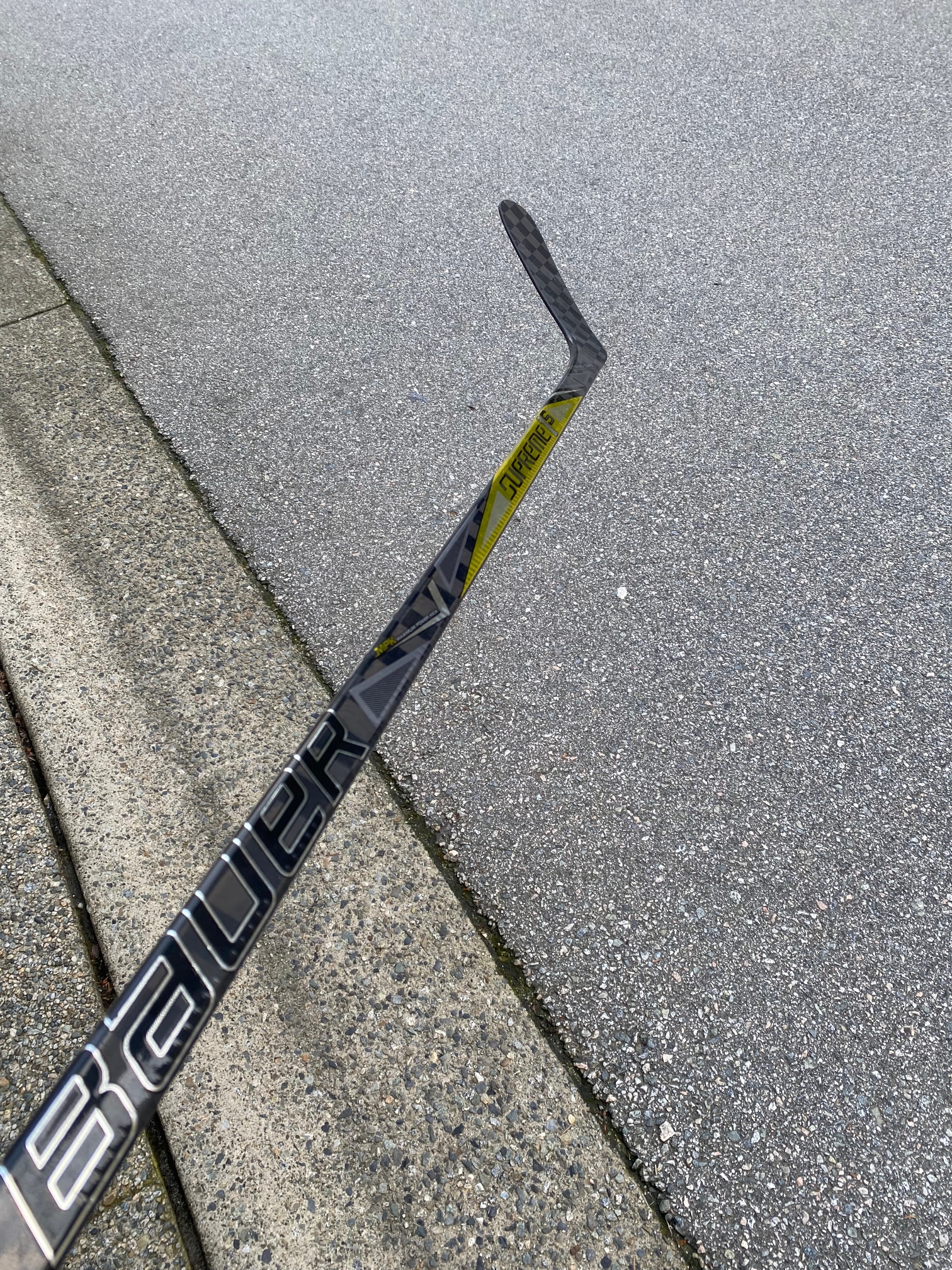 Like NEW Bauer Supreme 1S Hockey Stick (PM9/67 flex)
