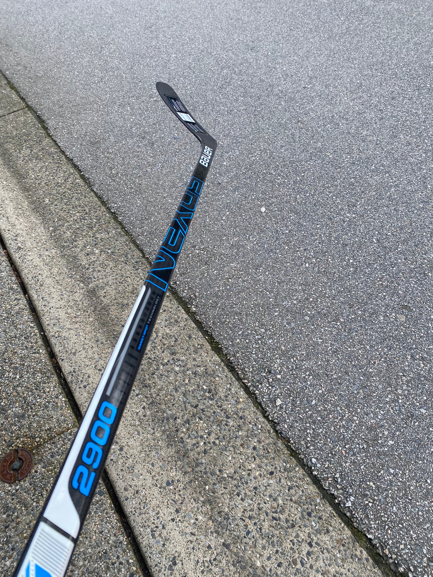 NEW Bauer Nexus 2900 Hockey Stick (P88/67 flex)