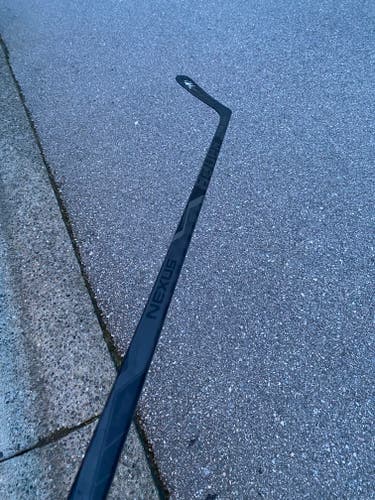 NEW Bauer Nexus 1000 Hockey Stick (P92/47 flex)