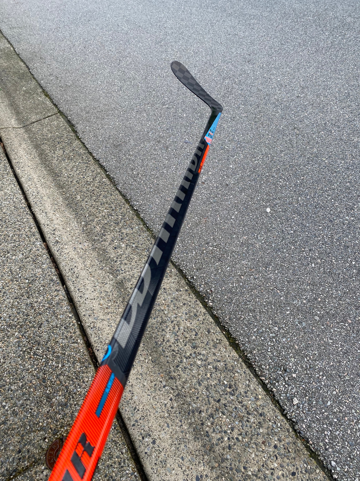 NEW Warrior Covert QRE10 Hockey Stick (W28/63 flex)