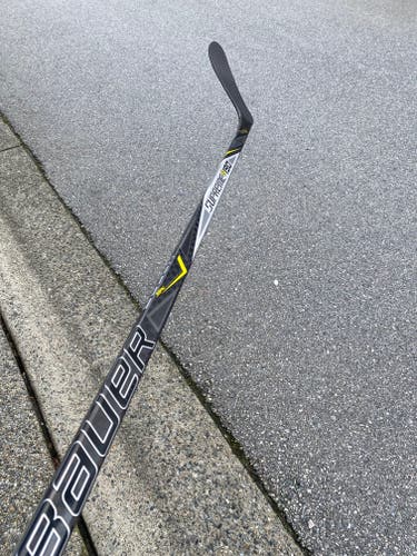 NEW Bauer Supreme S190 Hockey Stick (P28/77 flex)