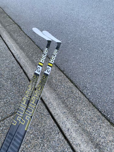 2 Pack Like NEW Bauer Supreme 2S Hockey Stick (P92/65 flex)