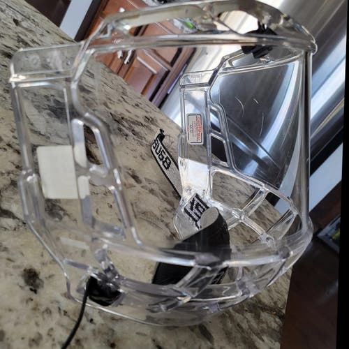 Bauer Concept 3 Full shield Used -Senior
